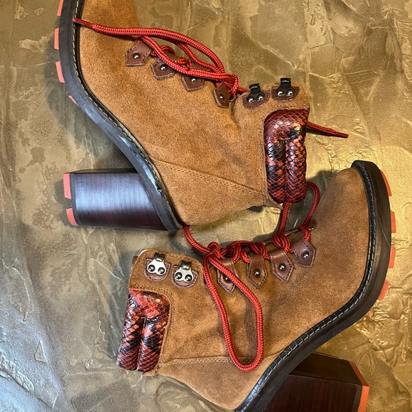 ALDO Hiking Fashion Boots with Red Laces Women’s size 6.5 - Picture 2 of 7